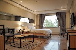 Roomy Signature Hotel