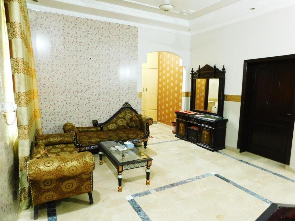 Moon Palace Hotel Lahore