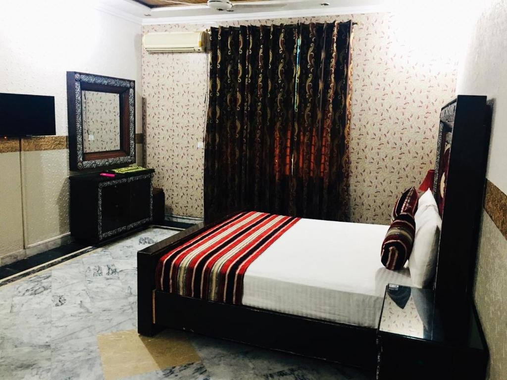 Moon Palace Hotel Lahore