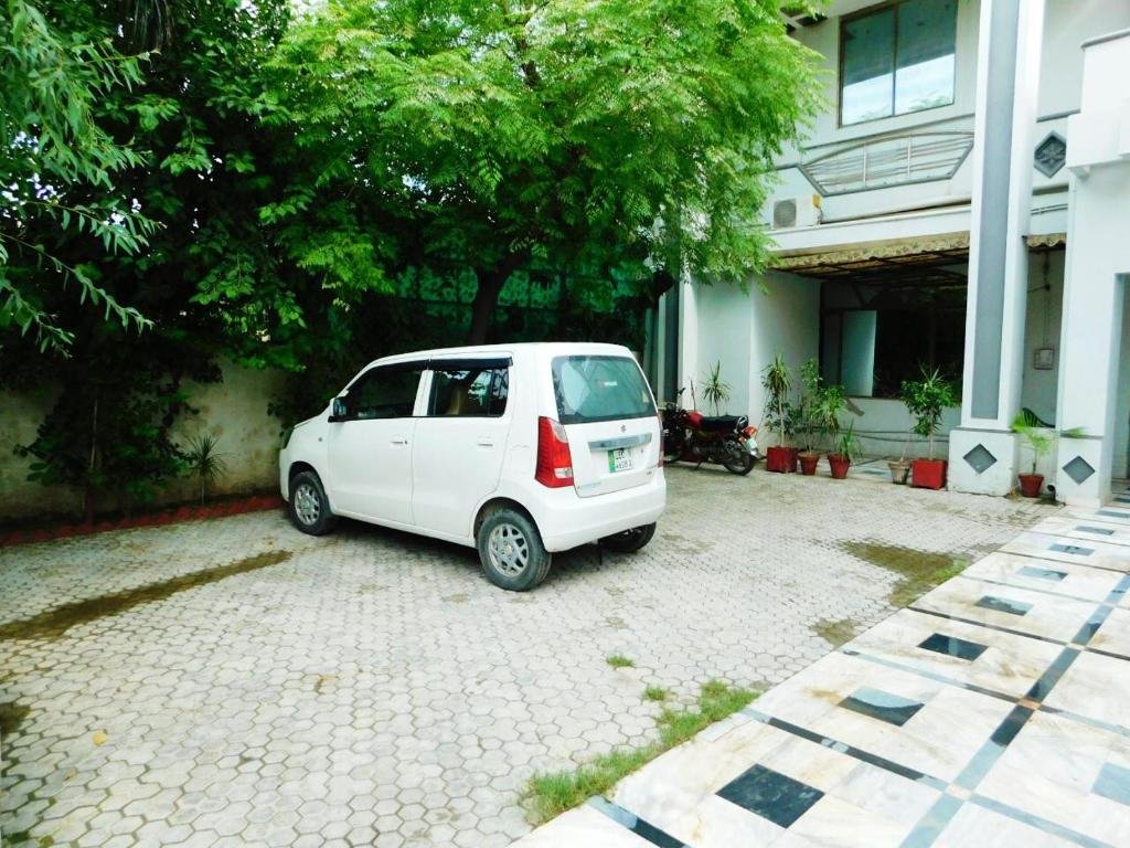 Moon Palace Hotel Lahore