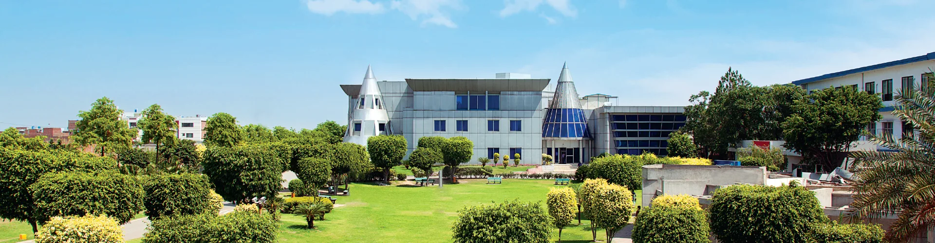 Crowne Plaza Dubai - Deira by IHG — photo 1 of 4