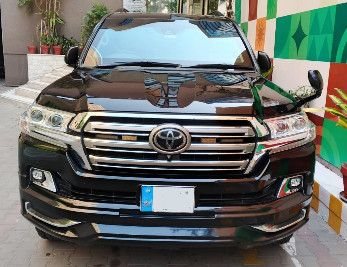 Bulletproof Land Cruiser V8 car rental in Lahore