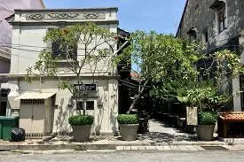 Muntri Mews — photo 1 of 3