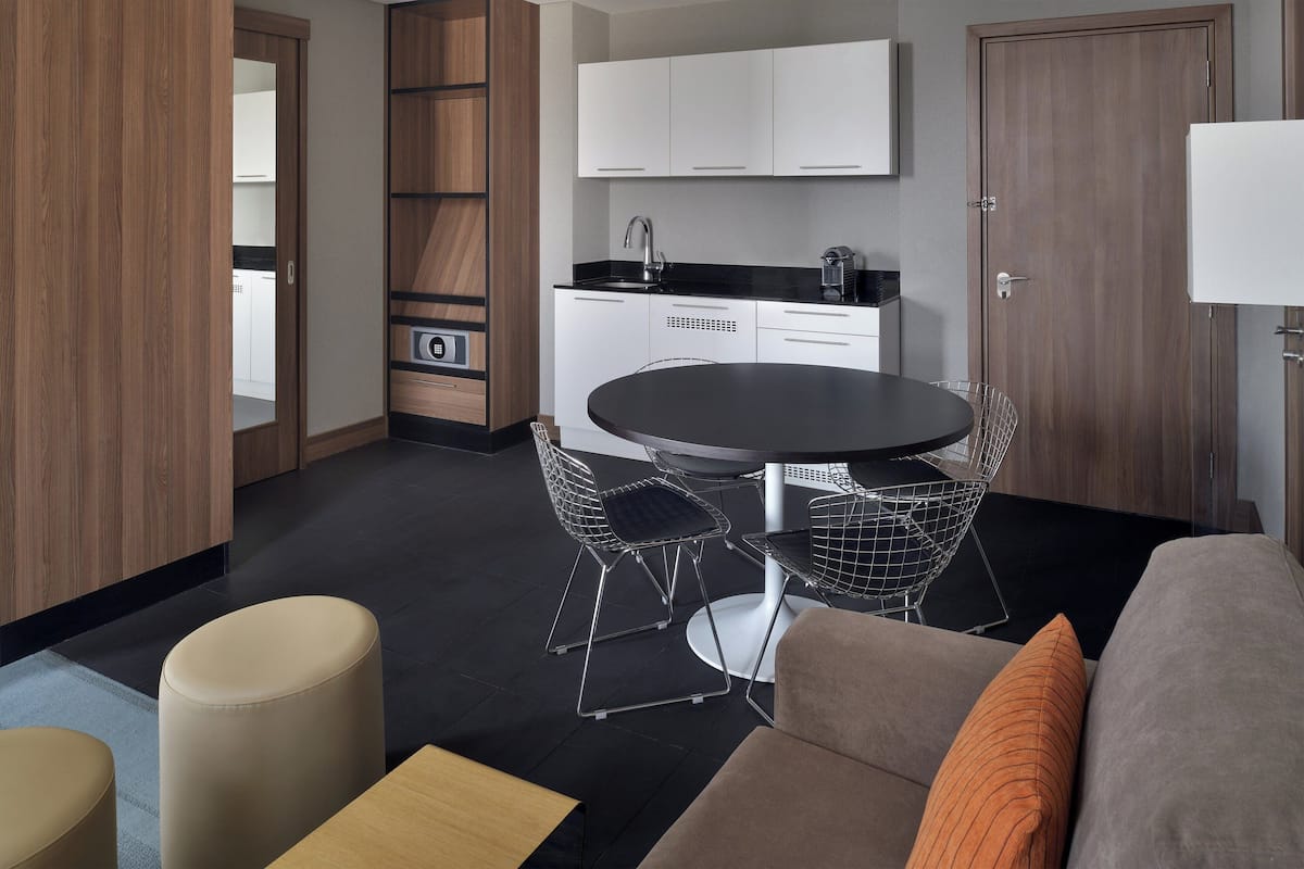 Aloft Dhahran Hotel — photo 1 of 4