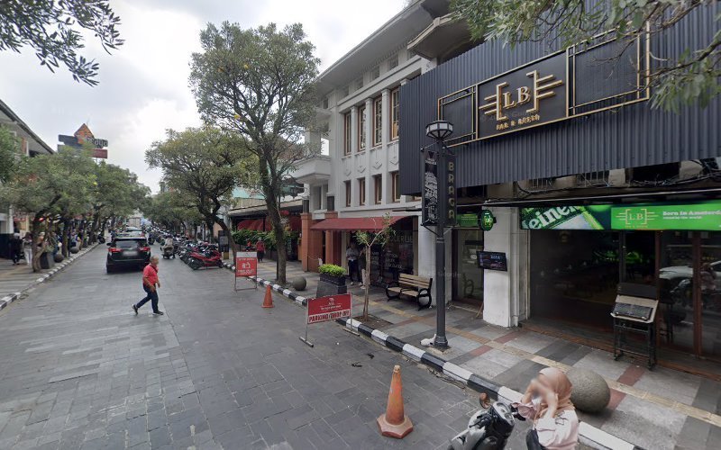 Sewa mobil Bandung rental in Bandung