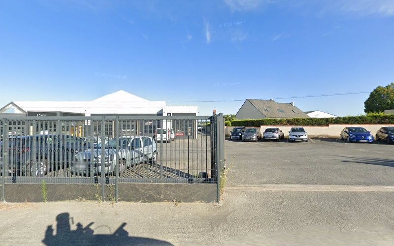 CARGO LOCATION DE VOITURE TOURISME ET UTILITAIRE CHALONNES SUR LOIRE rental in Chalonnes-sur-Loire