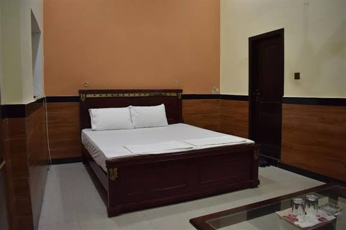 De Metro Guest House
