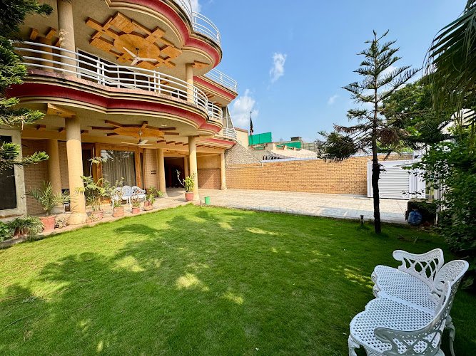 Paramount Guest House