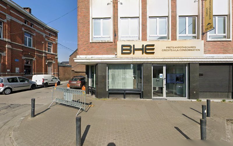 Luxe Car rental in Manage