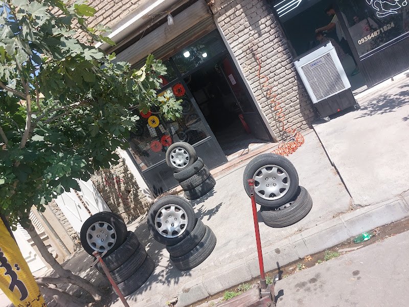 لاستیک فروشی شجاعی car rental in Urmia