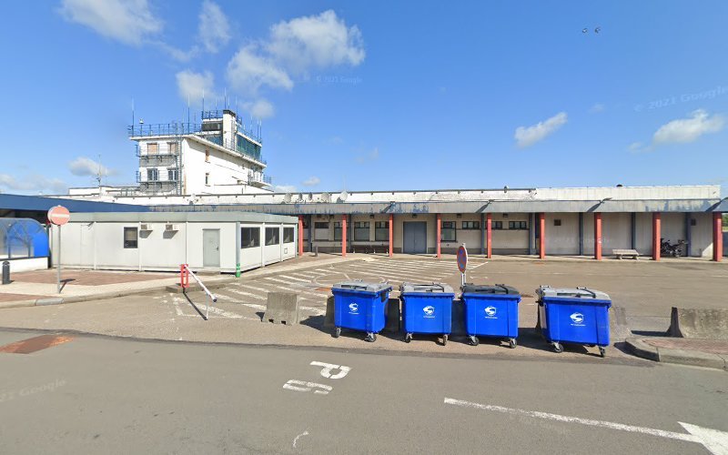 Thrifty Autoverhuur - Brussels Charleroi Apo B E Tsh rental in Charleroi