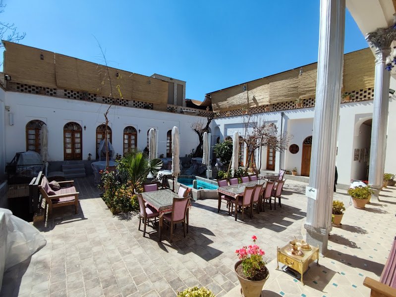 اقامتگاه سنتی هزار و یک شب چهارباغ hotel in Isfahan