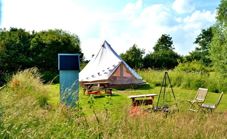 Purple Badger camping & fishing lakes hotel in Leicester