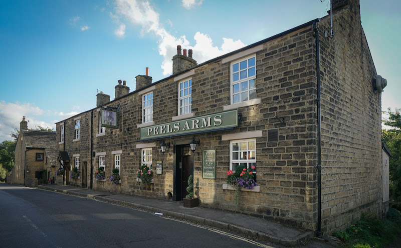 Peels Arms hotel in Glossop