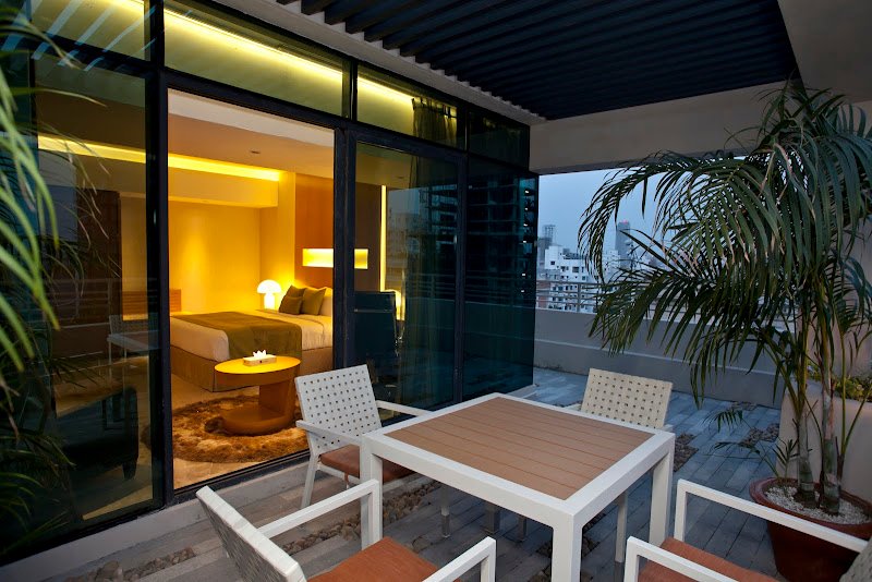 Lakeshore Suites hotel in Dhaka