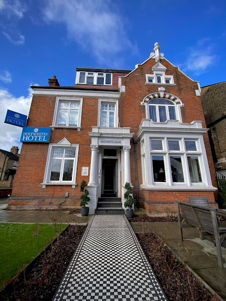 Holtwhites Hotel hotel in Enfield