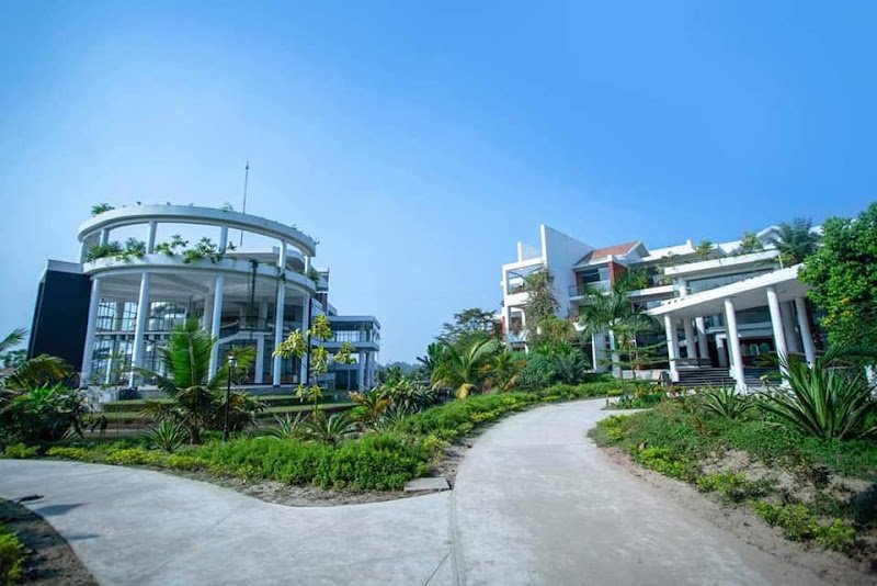 Water Garden Resort &amp; Spa in Karatia