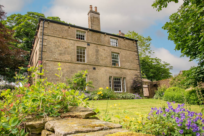 Rushop Hall hotel in High Peak