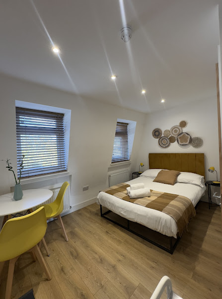 Townhouse Studio with Kitchen &amp; Ensuite