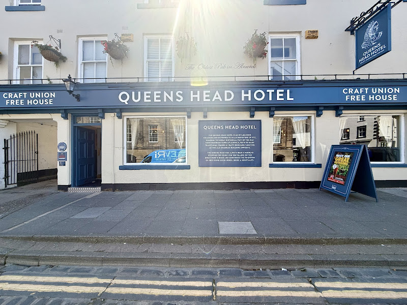 The Queens Head Hotel