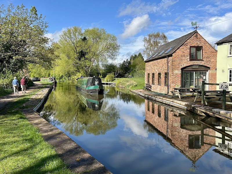 Canalside Camping hotel in Stafford