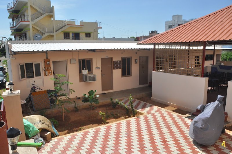 Pooncholy Ladies Hostel - ladies & working women hostel hostel in Tiruchirappalli