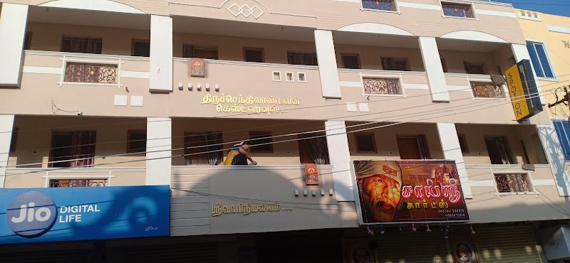 SPOT ON 60573 Thirusenthilandavan Guest House hostel in Srivaikuntam