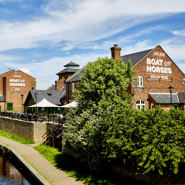 Boat &amp; Horses Rooms