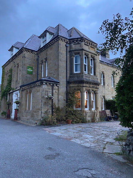 Eastfield Lodge Guest House for Group Accommodation with Self-catering Apartments