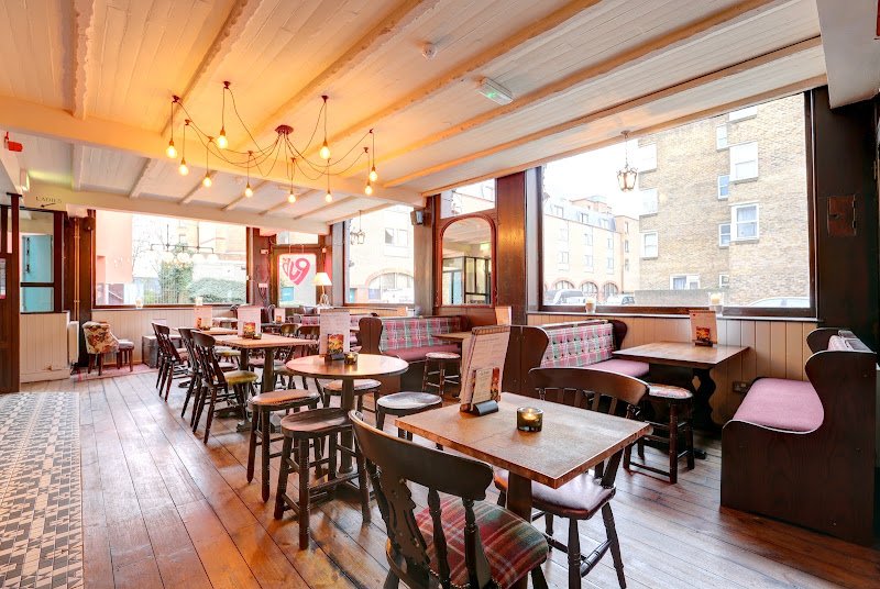 Exmouth Arms hostel in London