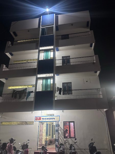 JB MANSION (Woraiyur, Trichy. Monthly rooms only) hostel in Tiruchirappalli