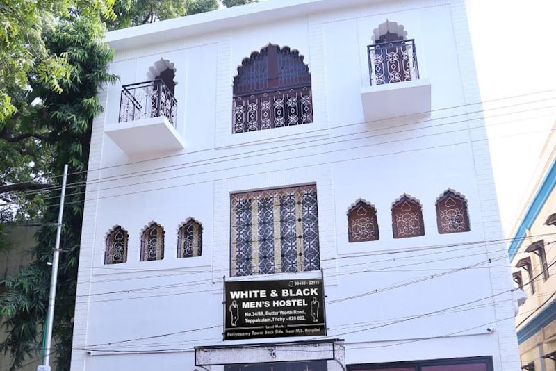White and Black Men's Hostel Trichy hostel in Tiruchirappalli
