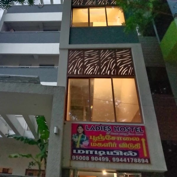 Sri Poonjolai ladies hostel hostel in Tiruchirappalli