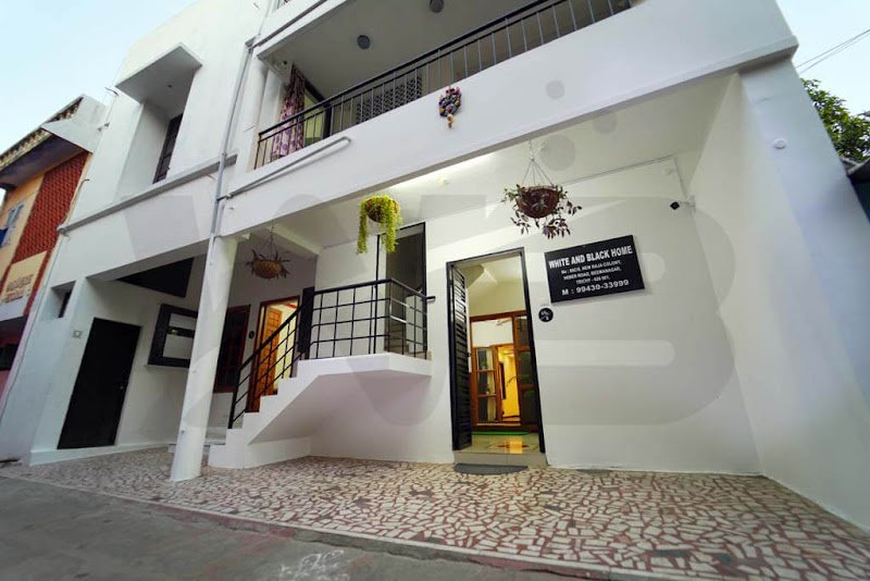 White and Black Ladies Hostel Trichy hostel in Tiruchirappalli