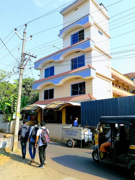 Oasis men’s hostel in Kannur