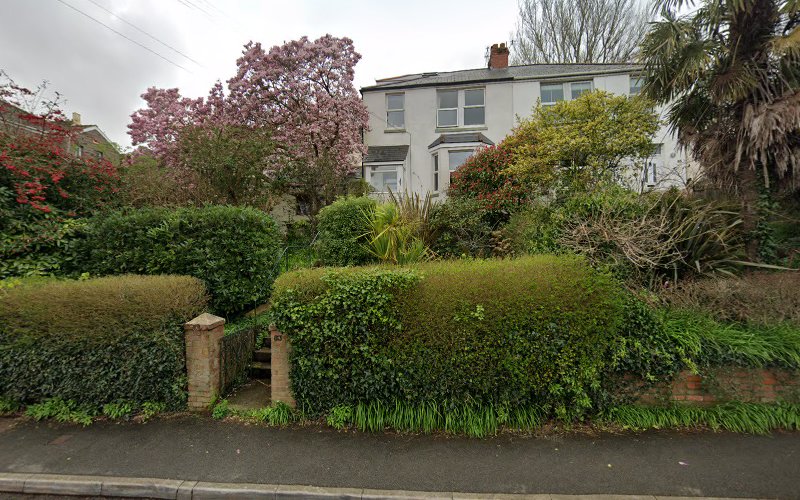 1920`s house. Private en suite sitting room . Dog friendly