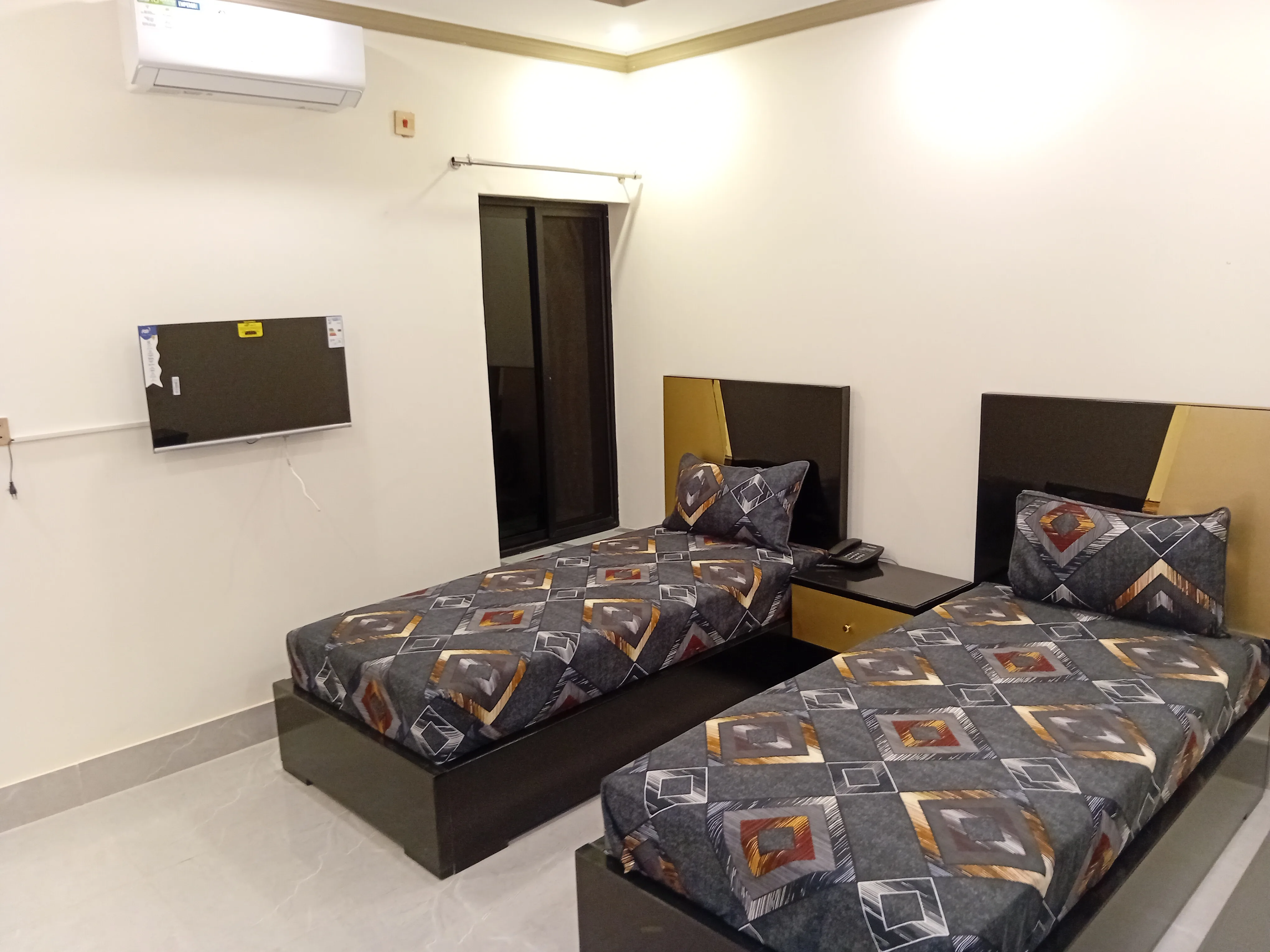 Room image 3