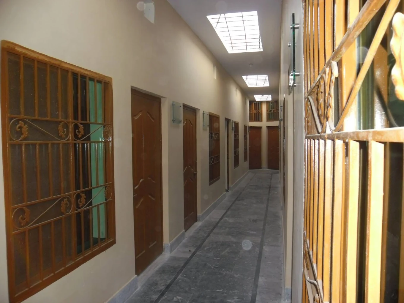 Minhas plaza Boys Hostel — photo 3 of 4