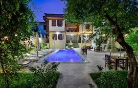 Hadrian's Gate Family Hostel — photo 1 of 4