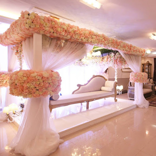 Desert-Rose-Classic-brother&sister wedding venue