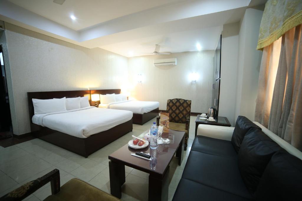 Deluxe Room Hotel Multan Continental